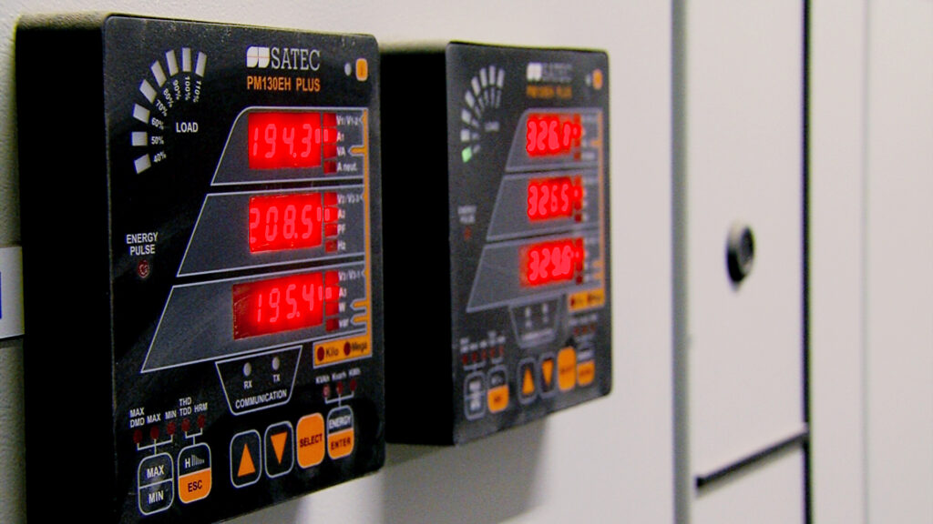 SATEC multifunction power meter measuring voltage, current, power and energy